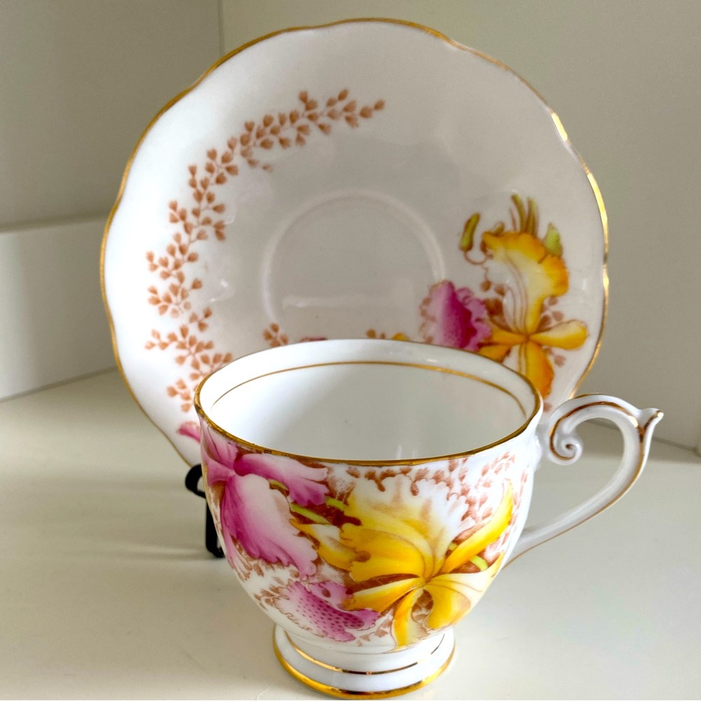 EUC VTG BELL FINE BONE CHINA FOOTED TEACUP AND SAUCER IN "ORCHIDS" PATTERN